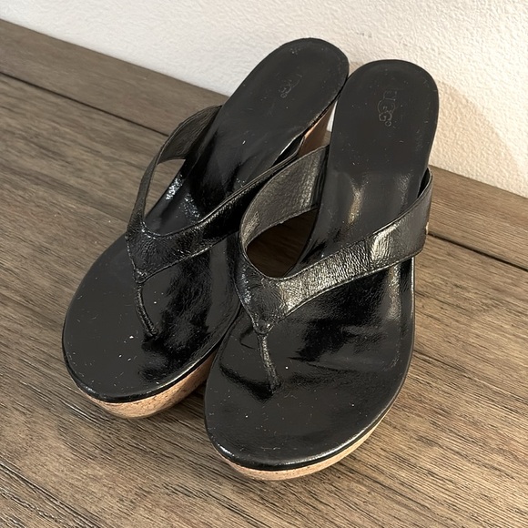 [Ugg] Australia Natassia Black Patent Leather Comfort Slip-On Wedges Women’s 10 - Picture 4 of 12